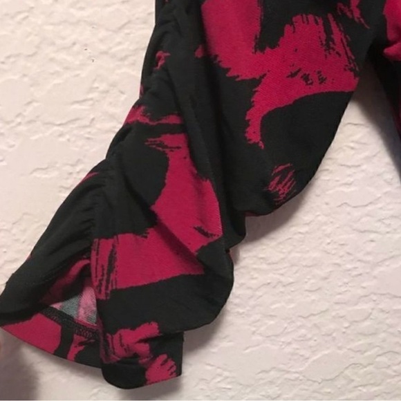 NWOT. Style & Co. Black and Pink Fitted Ruched Blouse - Picture 4 of 6